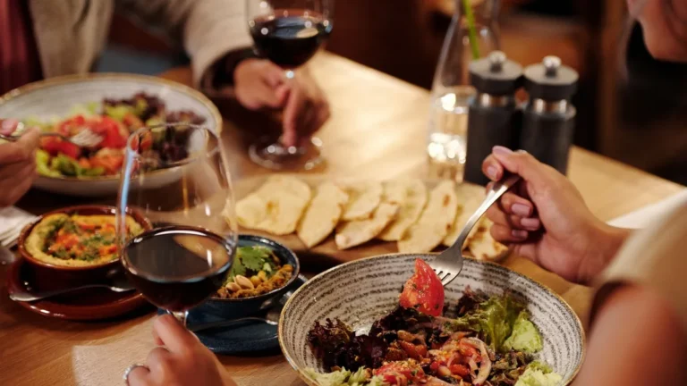 Wrocław Główny restauracje - gdzie można usiąść i zjeść?